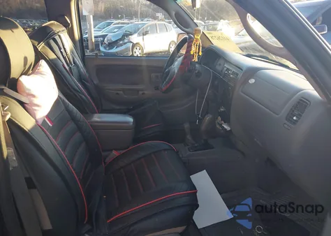 2002 Toyota Tacoma Base V6 z USA, uszkodzony, nr VIN 5TEHN72N82Z074517